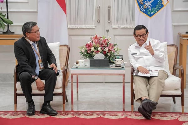 Walikota Ambon  Minta  Bantuan Hibah Truk Sampah Ke  Pemprov Jakarta