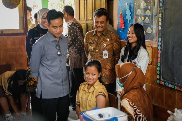 Wapres Gibran Bersama Gubernur Ahmad Luthfi Kunjungi Pelaksanaan CKG di Kota Salatiga