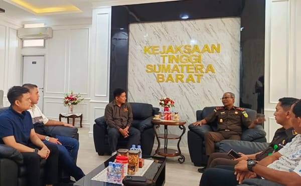 Berkomitmen Bersihkan Tata Kelola Olahraga, Pimpinan KONI Sumbar Silaturahmi ke Kajati