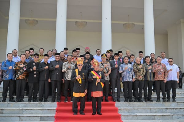 Wali Nanggroe Aceh Anugerahi Gelar Adat "Petua Panglima Hukom Nanggroe" untuk Tito Karnavian
