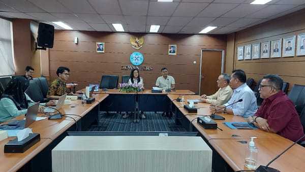 Dinamika Interaksi Industri Media Dengan Penyelenggara Pemerintahan.