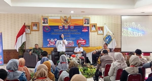 Bhabinkamtibmas setu turut memperkuat pemahaman warga pentingnya menjaga ketertiban lingkungan.