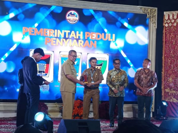 Kota Padang Raih Penghargaan Sebagai Daerah Peduli Penyiaran dari KPID Sumbar