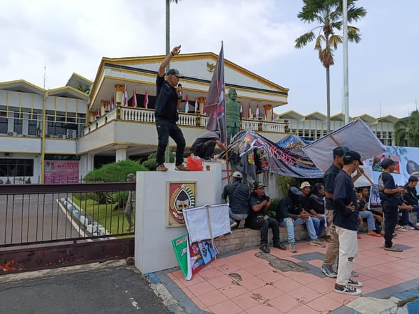 AMJB Unjuk Rasa Menuntut Bupati dan Wakil Bupati Jember,  Akur Atau Mundur