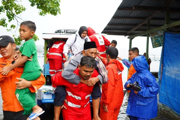 Warga Malalo Dan Padang Laweh yang Terisolir, Diungsikan Lewat Danau Singkarak