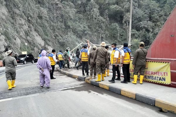 BPBD Lumajang Apresiasi Pembongkaran Warung secara Mandiri oleh Pemilik di Gladak Perak