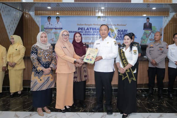 Hari Guru 2025, Bupati Ketapang Titip Generasi Emas kepada Guru PAUD
