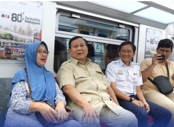 Presiden Resmikan Wajah Baru Stasium Tanah Abang Dengan Menumpang KRL