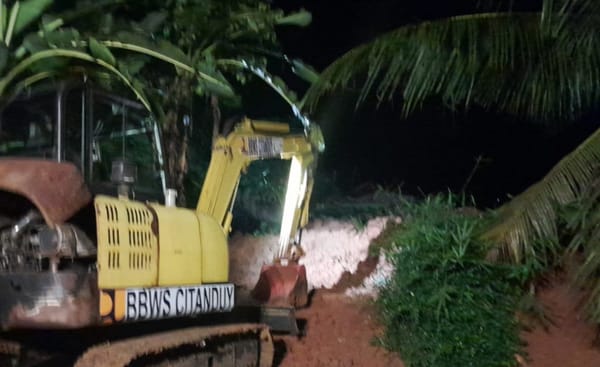 Kementerian PU Gerak Cepat Kerahkan 15 Excavator Bantu Penanganan Bencana Banjir Tanah Longsor di Kabupaten Cilacap