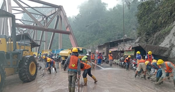 Kementerian PU  Pulihkan Akses Jalan Nasional Lumajang-Malang dan Normalisasi Alur Sungai Terdampak Erupsi Semeru.