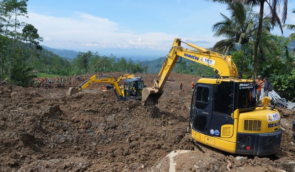 Kementerian PU Perbaiki Jalur Logistik dan Salurkan 15 Toilet Portable dan 16 Hidran Bagi Pengungsi Bencana Longsor Banjar Negara