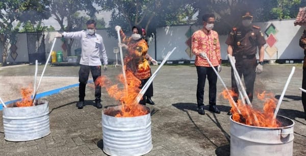 Kejari Ponorogo Musnahkan Barang Bukti dan Serahkan PNBP Rp. 1,6 Miliar