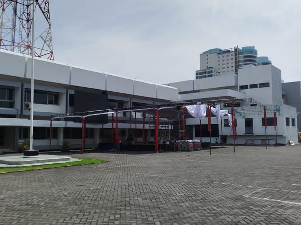 Hari Pahlawan dan Wayang Nasional Tampilkan Dalang Muda Ki Amar Pradopo Slank  di Halaman RRI Semarang