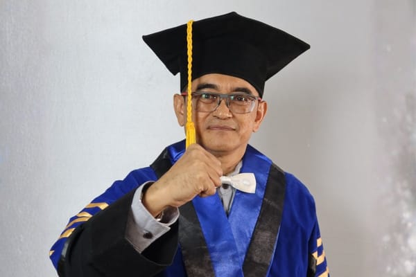 Guru Besar UNEJ Kembangkan Sel Surya dari Tanaman Tropis Lokal