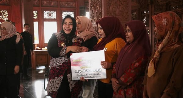 Ribuan Buruh Tani Tembakau dan Buruh Pabrik Rokok di Ponorogo Terima BLT DBHCHT