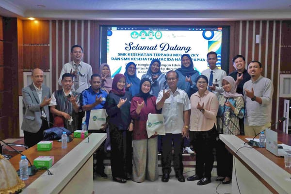 SMK Kesehatan Nabire  dan SMK Terpadu Megarezky  Berkunjung ke Unimerz Makassar
