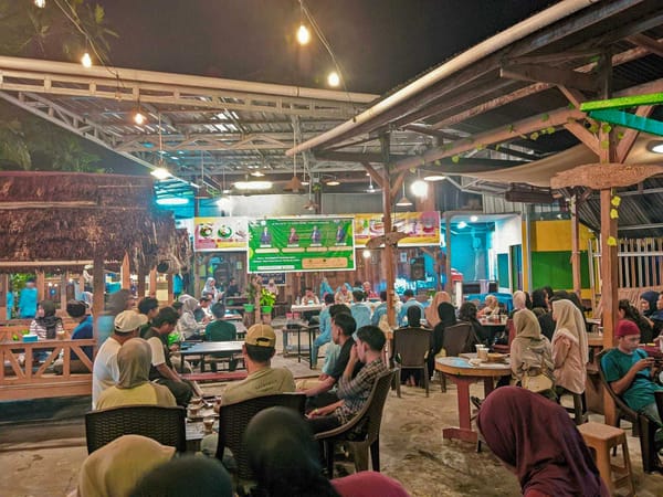 Bedah buku "Analisis Teori-Teori Sosiologi" Warnai Kegiatan Akademik Mahasiswa Pendidikan Universitas Megarezky Makassar