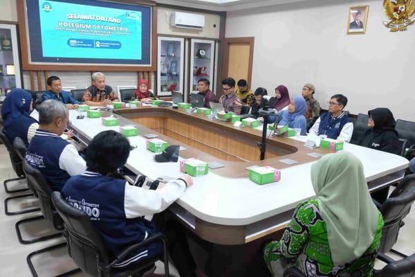 Universitas Megarezky Makassar Sambut Visitasi Kolegium Optometris Indonesia Untuk Penguatan Mutu Program Study D3 Optometri
