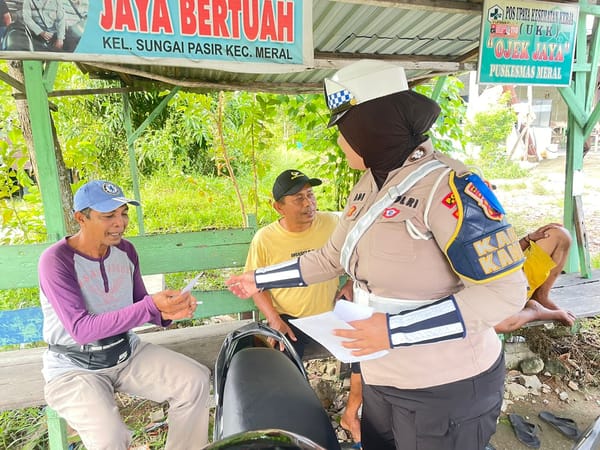 Sat Lantas Polres Bagikan Brosur Ops Zebra Seligi 2025