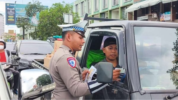 Polda Kalbar Gelar Operasi Zebra Kapuas 2025 dengan Sentuhan Humanis di Simpang Flamboyan