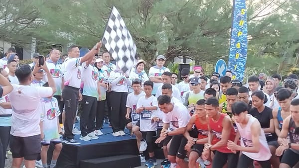 TNI AU Rayakan HUT TNI dan Sumpah Pemuda Lewat Color Run Meriah di Lanud Supadio
