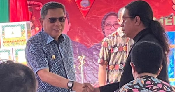 Safari Natal 2025, Pemkot Ambon Serahkan 100 Paket Sembako untuk Warga Baguala.