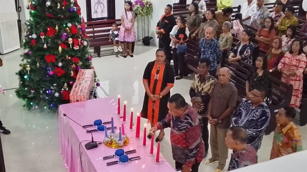 Malam Natal Persekutuan Anak Cucu Sirisori Amalatu Bangun Solidaritas