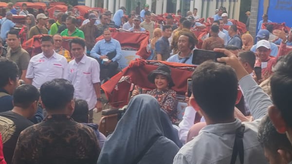 Ratusan Tukang Becak di Yogyakarta Terima Becak Listrik dari Presiden Prabowo