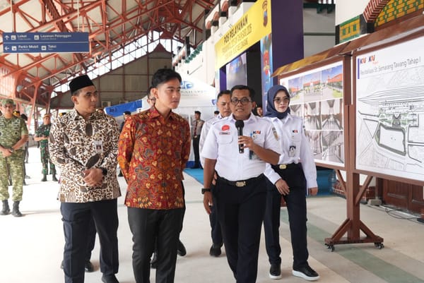 Wapres Gibran Tinjau Stasiun Semarang Tawang, Pastikan Pelayanan KA Selama Nataru Optimal