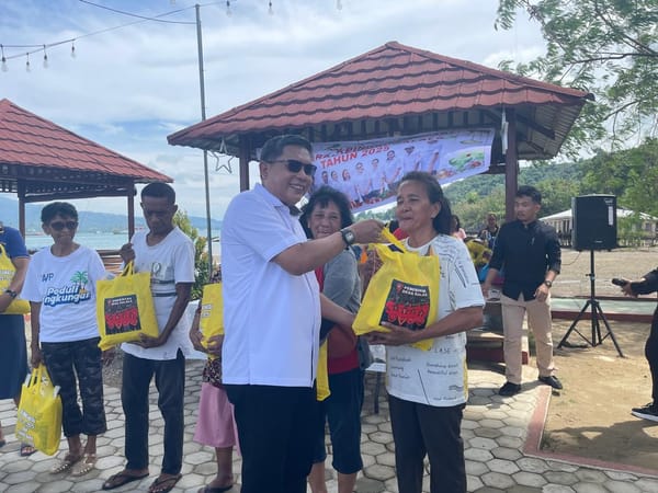 Di Bawah Jembatan Merah Putih (JMP), Wali Kota Ambon Apresiasi Galala Berbagi untuk Semua Warga