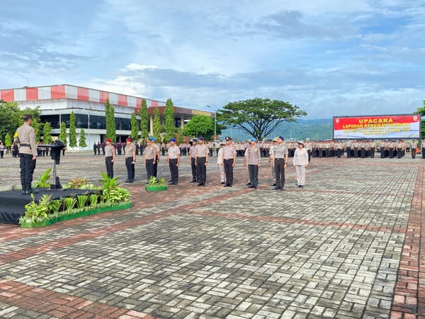 Kapolda Maluku pimpin Upacara Kenaikan Pangkat 1031 anggota Polda Maluku dan Polresta Jajajaran