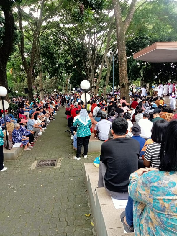 Antusiasme Peziarah GMKA Menghidupi (Ekonomi) Masyarakat Setempat