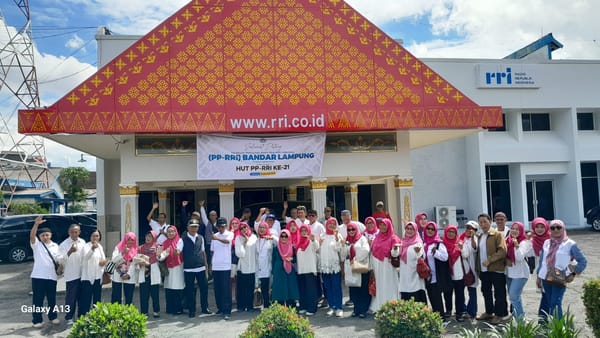 Peringati 21 Tahun PP RRI, Pensiunan RRI Bandarlampung Bersilaturahmi Wisata ke Palembang