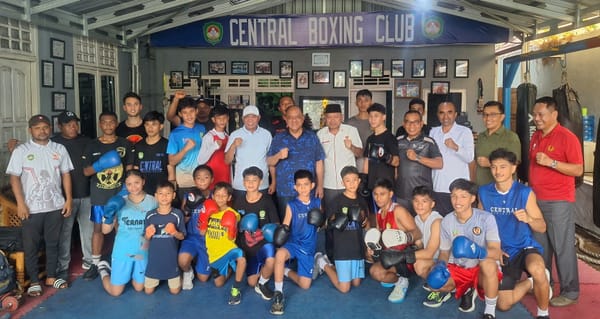 Ketum KONI Pusat Tinjau Central Boxing Club dan Stadion Gelora Kie Raha Ternate