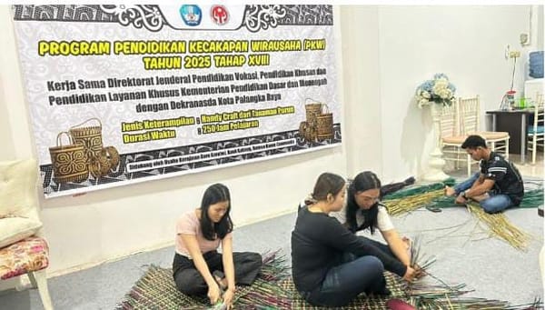 Dekranasda Palangka Raya Kembangkan Anyaman Purun Lewat Program PKW 2025