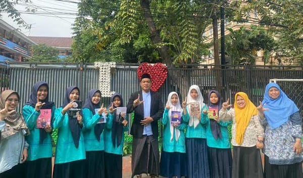Tujuh Siswa MTsN 10 Jakarta Luncurkan Buku di TIM, Kepala Madrasah Beri Apresiasi