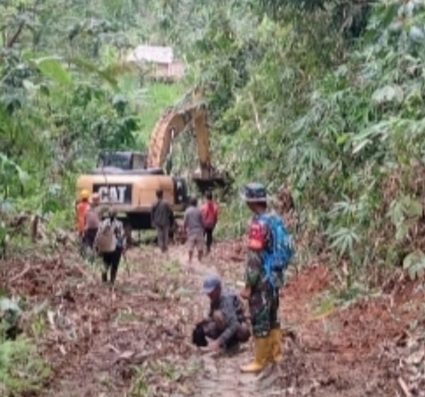 Koramil 1002-01/BAS Dorong Akselerasi Pemasangan Listrik Pedesaan