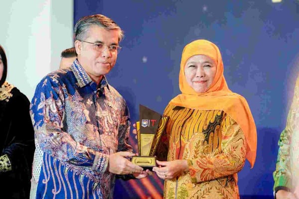 Pemprov Jatim Raih Penghargaan Penyerapan Tenaga Kerja dengan Fiskal Tertinggi dari Mendagri