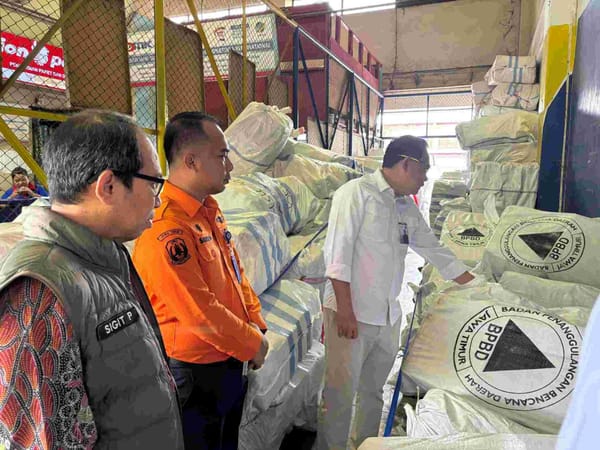 Sekdaprov Jatim Pastikan Pengiriman Bantuan “Jawa Timur Peduli” Kloter Pertama Sebanyak 26,5 ton ke Aceh dan Sumut.