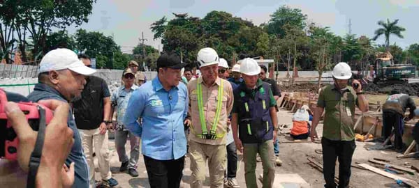 Sidak Proyek Revitalisasi Alun- Alun Bupati Subandi Geram, Proyek Terancam Molor !