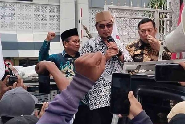 Aliansi Rakyat Sidoarjo Gelar Aksi Demo Digeduhg DPRD.
