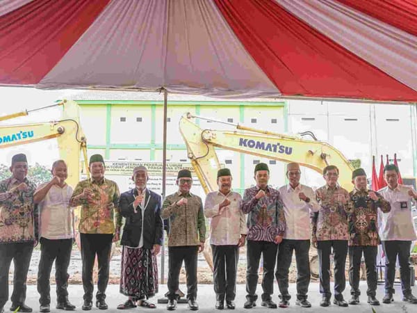 Menko Pemberdayaan Masyarakat Hadiri Ground Breaking Pembangunan Ulang Ponpes Al Khoziny Sidoarjo.
