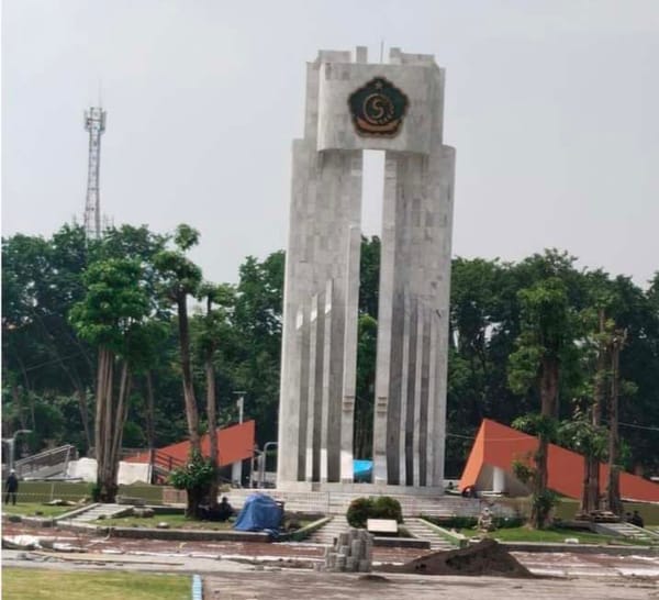 Bupati Sidoarjo Subandi Kecewa Atas Proyek Pembangunan Alun-Alun Yang Tidak Tepat Waktu.