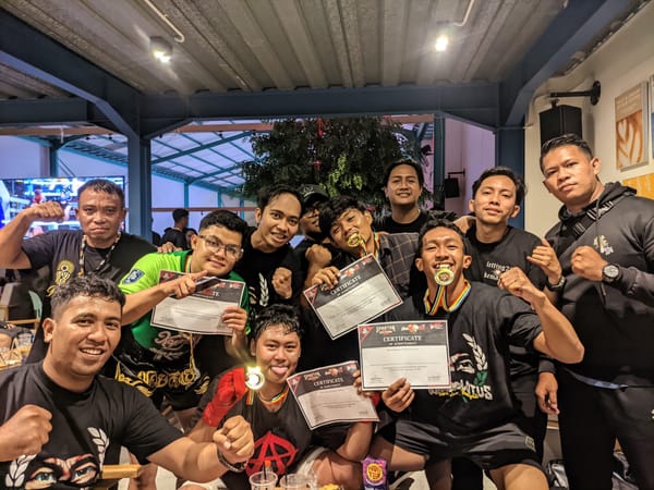 Empat Gelar Juara Spartan Fight Geger Geden 2025, Asapat Camp Dominasi Arena MMA Surabaya.