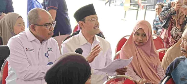 Mensos Gus Ipul Tinjau Penyaluran BLTS di Surabaya