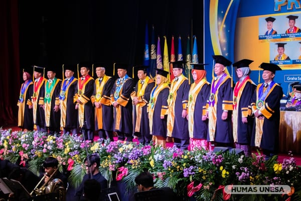 Jadi Lokomotif Transformasi, Unesa Kukuhkan 11 Guru Besar