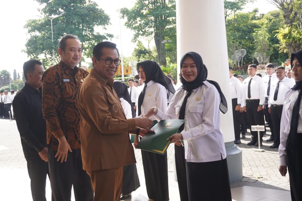Resmi Jadi ASN, 1.233 PPPK Paruh Waktu Terima SK dari Wali Kota Batu