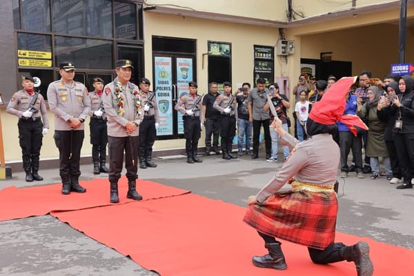 Tradisi "Angngaru" dan Tarian Paduppa Sambut Kapolda Sulsel di Polres Gowa