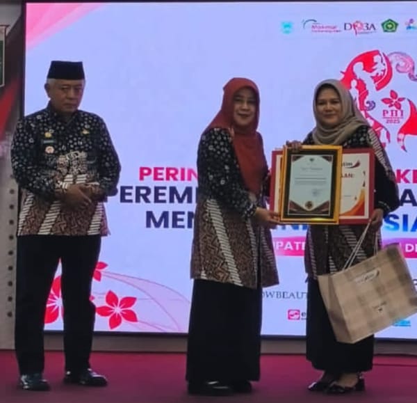 Peringatan Hari Ibu 97,Prof. Erfaniah Zuhriah Dinobatkan Perempuan Inspiratif Pendidikan Kabupaten Malang 2025