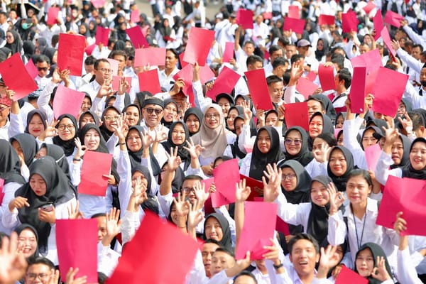 Bupati Banyuwangi Serahkan 4.888 SK PPPK Paruh Waktu